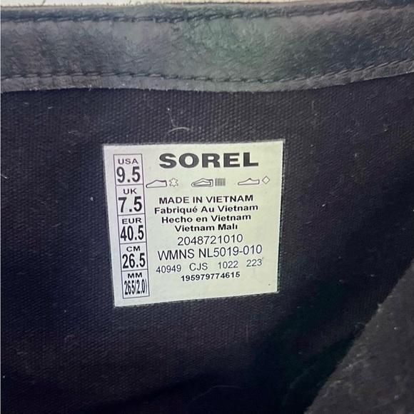 SOREL | Waterproof, Zip Leather Chelsea Boots - Picture 11 of 11